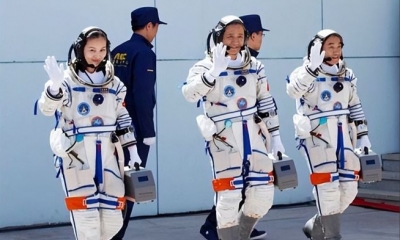 Các nữ phi hành gia phải uống thuốc tránh thai khi ra ngoài không gian nếu không muốn gặp rắc rối lớn